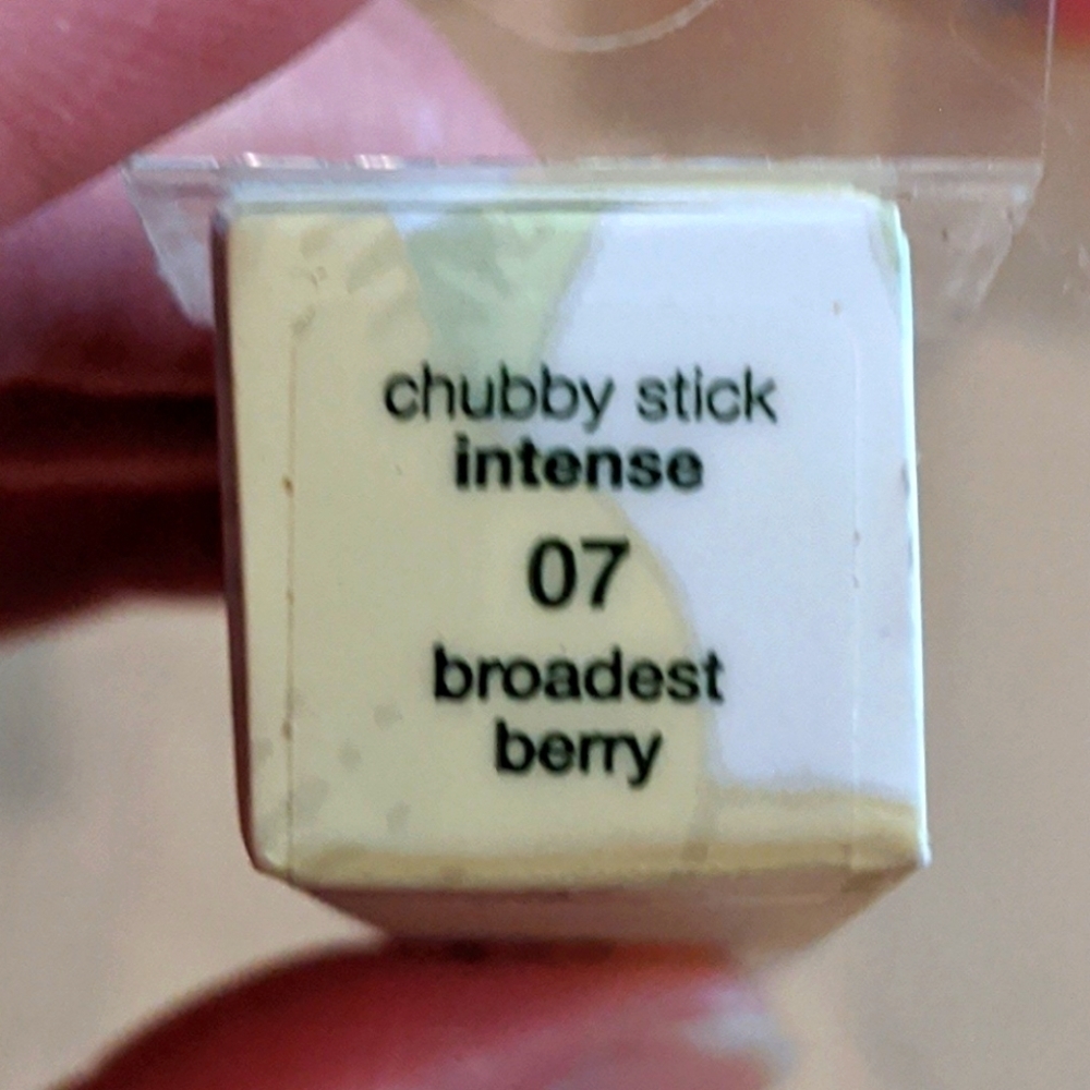 Clinique Chubby Stick Intense Berry Balm - Picture 5 of 10